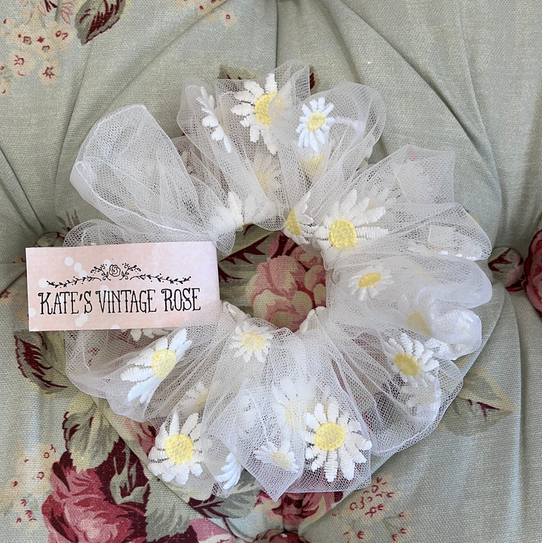 Daisy Tulle XL Scrunchie